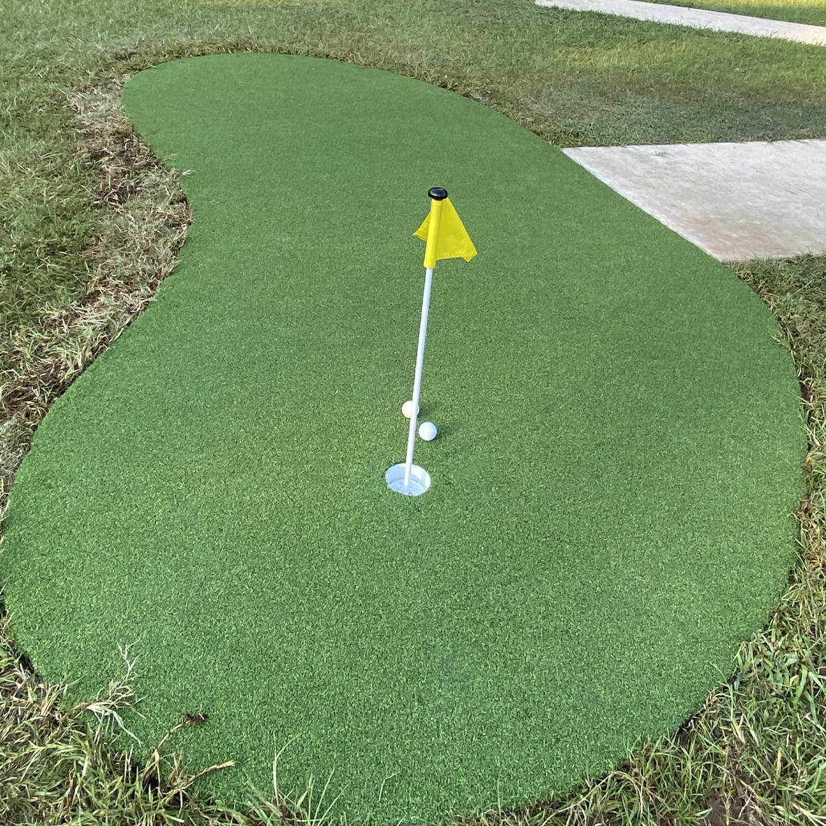 Artificial Turf (1) A small putting green with artificial turf